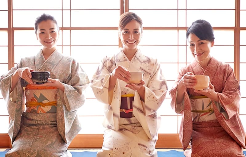 Tea ceremony with Maiko,Geisha,Geiko in Osaka