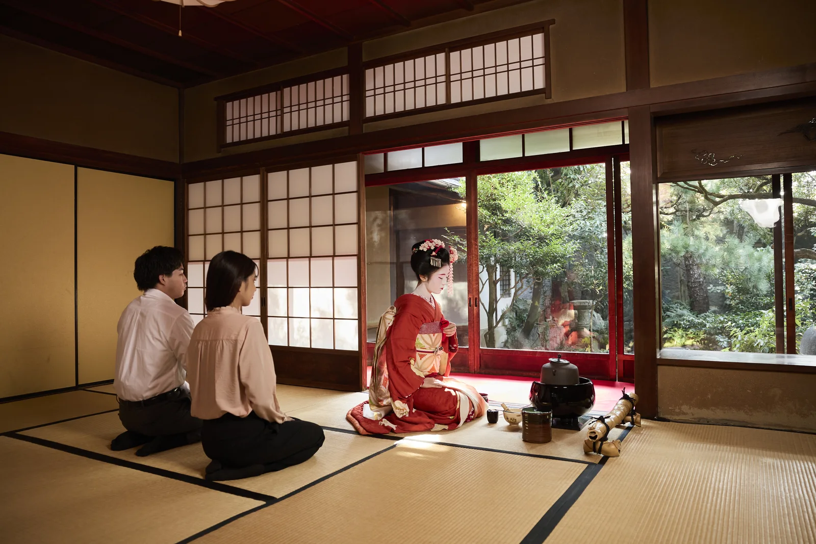 A geisha leading a tea ceremony for guests at Gion Kiyomizu