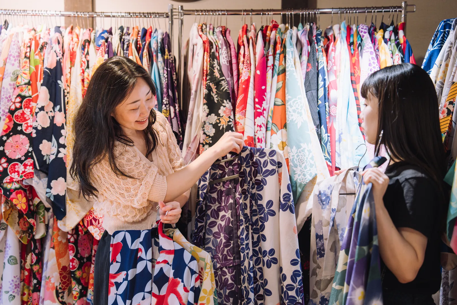 A guest choosing her kimono